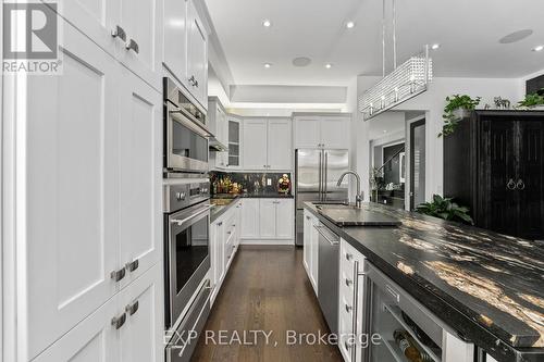 28 Allerton Road, Vaughan, ON - Indoor Photo Showing Kitchen With Upgraded Kitchen