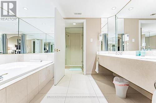 2286 - 90 Highland Drive, Oro-Medonte, ON - Indoor Photo Showing Bathroom