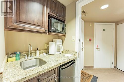 2286 - 90 Highland Drive, Oro-Medonte, ON - Indoor Photo Showing Kitchen