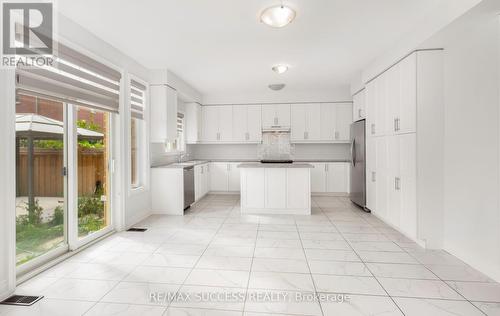 1554 Devine Point, Milton, ON - Indoor Photo Showing Kitchen