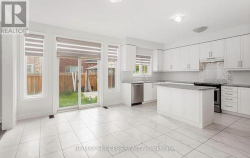 1554 Devine Point, Milton, ON - Indoor Photo Showing Kitchen