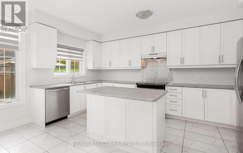 1554 Devine Point, Milton, ON - Indoor Photo Showing Kitchen