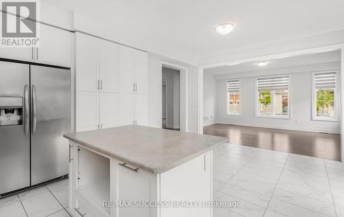 1554 Devine Point, Milton, ON - Indoor Photo Showing Kitchen