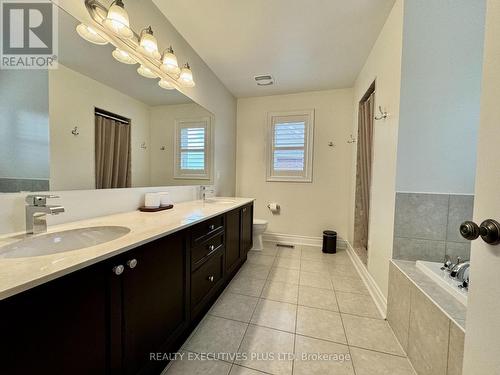 32 Boyces Creek Court, Caledon, ON - Indoor Photo Showing Bathroom