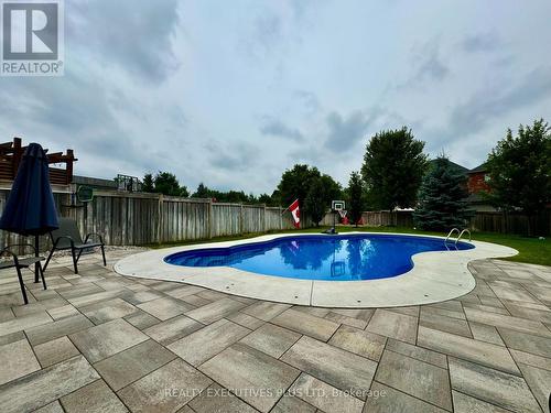 32 Boyces Creek Court, Caledon, ON - Outdoor With In Ground Pool With Backyard