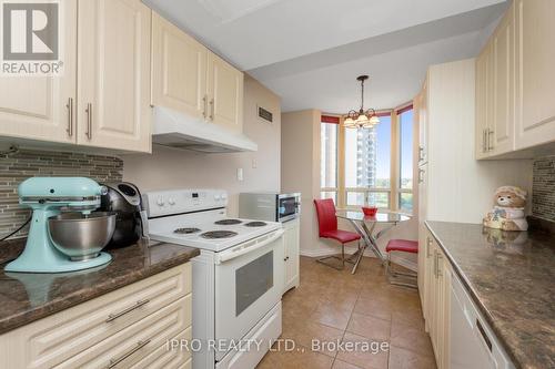 805 - 5 Lisa Street, Brampton, ON - Indoor Photo Showing Kitchen