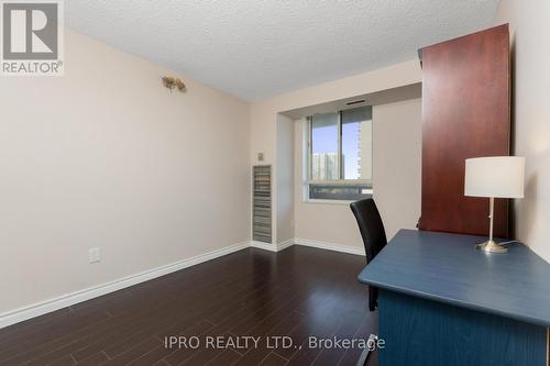 805 - 5 Lisa Street, Brampton, ON - Indoor