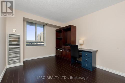 805 - 5 Lisa Street, Brampton, ON - Indoor