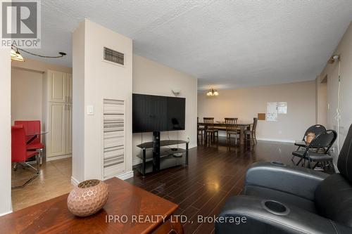 805 - 5 Lisa Street, Brampton, ON - Indoor Photo Showing Living Room