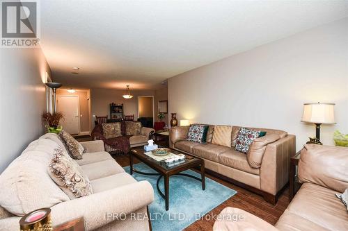 1406 - 35 Kingsbridge Garden Circle, Mississauga, ON - Indoor Photo Showing Living Room