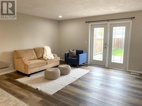 9514 94 Avenue, Fort St. John, BC - Indoor Photo Showing Living Room