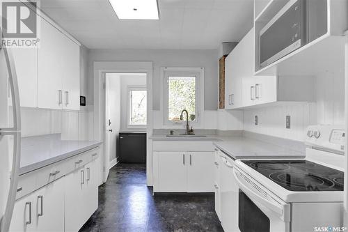 2332 Cameron Street, Regina, SK - Indoor Photo Showing Kitchen