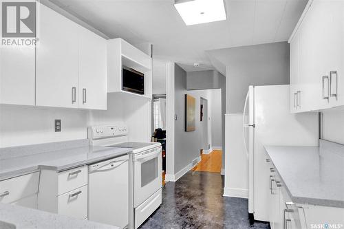 2332 Cameron Street, Regina, SK - Indoor Photo Showing Kitchen