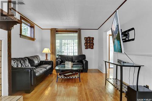 2332 Cameron Street, Regina, SK - Indoor Photo Showing Living Room