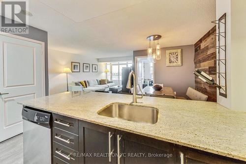 721 - 85 East Liberty Street, Toronto, ON - Indoor Photo Showing Kitchen