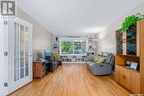 1605 Adelaide Street E, Saskatoon, SK - Indoor Photo Showing Living Room