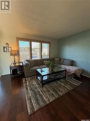 426 5Th Street S, Martensville, SK - Indoor Photo Showing Living Room