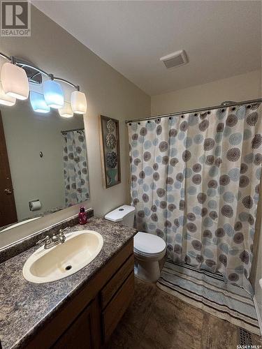 426 5Th Street S, Martensville, SK - Indoor Photo Showing Bathroom