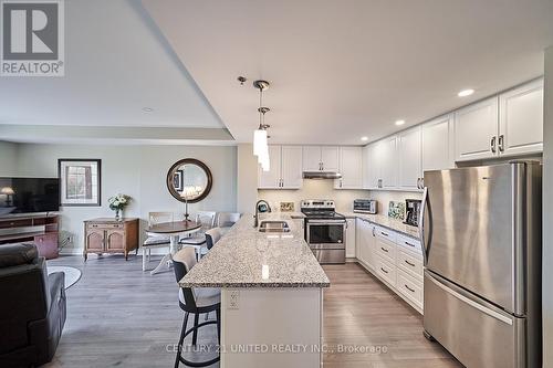 315 - 21 Brookhouse Drive, Clarington (Newcastle), ON - Indoor Photo Showing Kitchen With Upgraded Kitchen