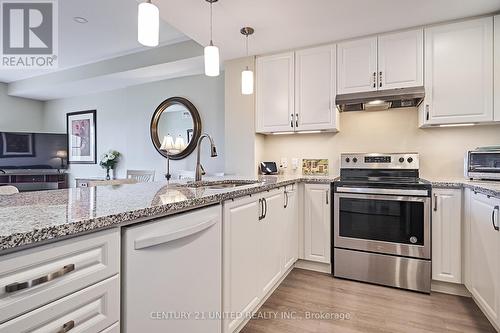 315 - 21 Brookhouse Drive, Clarington (Newcastle), ON - Indoor Photo Showing Kitchen With Upgraded Kitchen