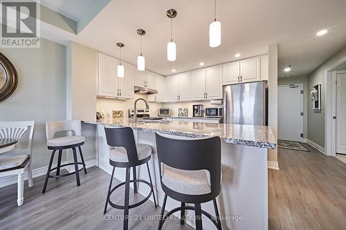 315 - 21 Brookhouse Drive, Clarington (Newcastle), ON - Indoor Photo Showing Kitchen With Upgraded Kitchen