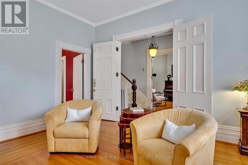 452 Hunter Street, Peterborough (Downtown), ON - Indoor Photo Showing Living Room