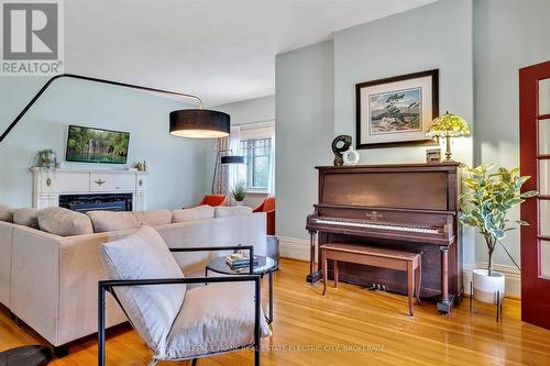 452 Hunter Street, Peterborough (Downtown), ON - Indoor Photo Showing Living Room