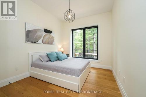 10002 Huron Drive, Lambton Shores (Grand Bend), ON - Indoor Photo Showing Bedroom