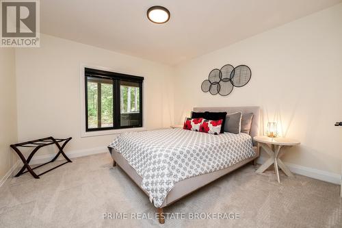 10002 Huron Drive, Lambton Shores (Grand Bend), ON - Indoor Photo Showing Bedroom