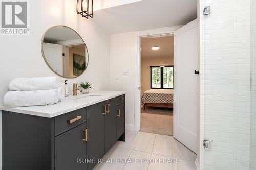 10002 Huron Drive, Lambton Shores (Grand Bend), ON - Indoor Photo Showing Bathroom