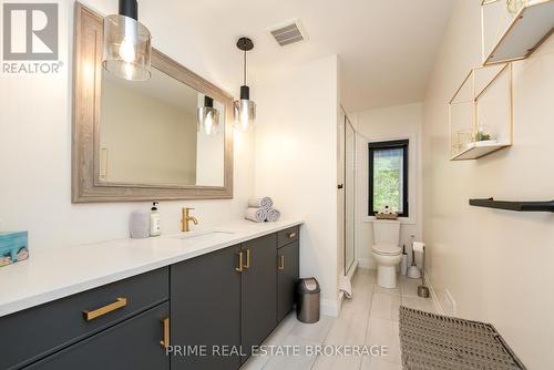 10002 Huron Drive, Lambton Shores (Grand Bend), ON - Indoor Photo Showing Bathroom