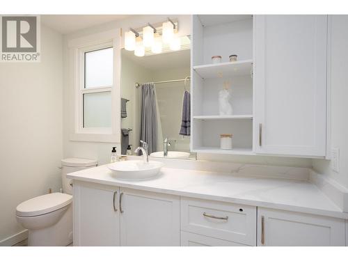 248 Terrace Drive, Kelowna, BC - Indoor Photo Showing Bathroom