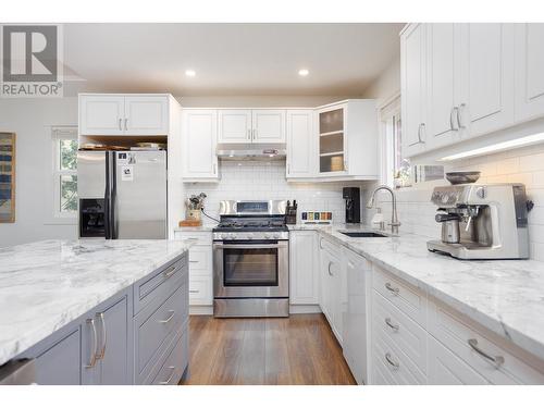 248 Terrace Drive, Kelowna, BC - Indoor Photo Showing Kitchen With Upgraded Kitchen