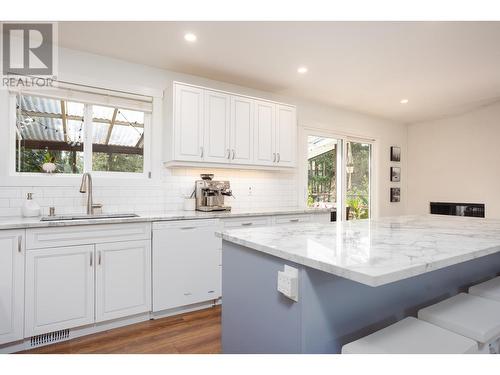 248 Terrace Drive, Kelowna, BC - Indoor Photo Showing Kitchen