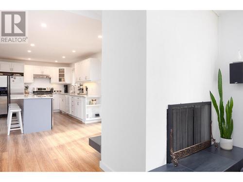 248 Terrace Drive, Kelowna, BC - Indoor Photo Showing Kitchen