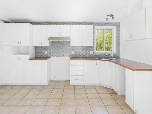 Kitchen - 1305 Ch. Du Tour-Du-Lac, Saint-Aimé-Du-Lac-Des-Îles, QC - Indoor Photo Showing Kitchen With Double Sink