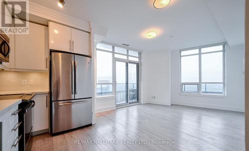 2831 - 7161 Yonge Street N, Markham, ON - Indoor Photo Showing Kitchen