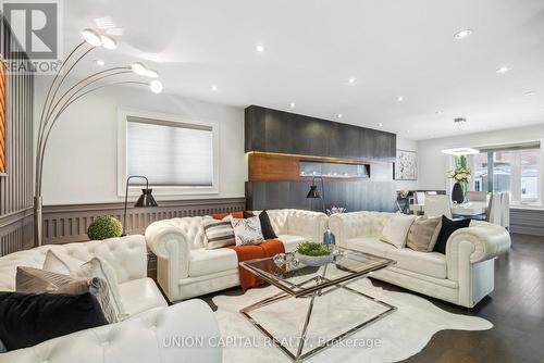 82 Queenston Crescent, Vaughan, ON - Indoor Photo Showing Living Room