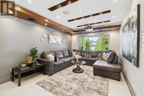 82 Queenston Crescent, Vaughan, ON - Indoor Photo Showing Living Room