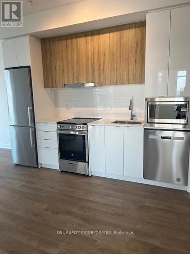 902A - 30 Upper Mall Way, Vaughan, ON - Indoor Photo Showing Kitchen