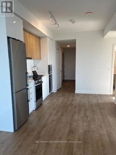 902A - 30 Upper Mall Way, Vaughan, ON - Indoor Photo Showing Kitchen