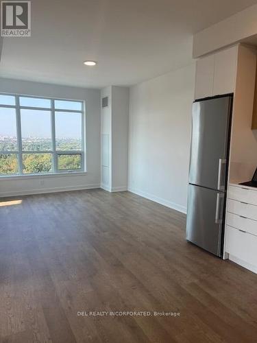 902A - 30 Upper Mall Way, Vaughan, ON - Indoor Photo Showing Kitchen