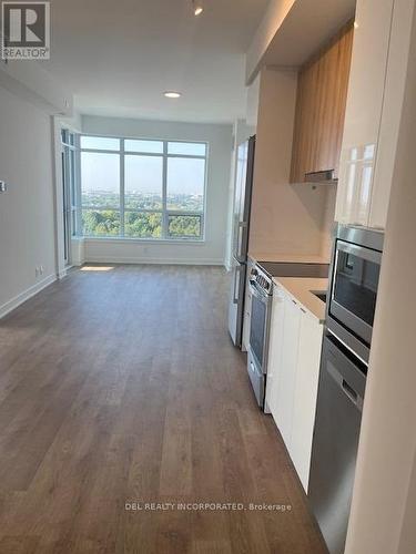 902A - 30 Upper Mall Way, Vaughan, ON - Indoor Photo Showing Kitchen