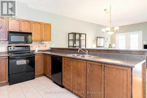 33 Royal Beech Drive, Wasaga Beach, ON - Indoor Photo Showing Kitchen With Double Sink