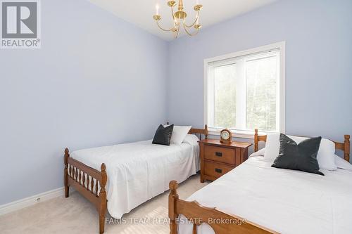 33 Royal Beech Drive, Wasaga Beach, ON - Indoor Photo Showing Bedroom