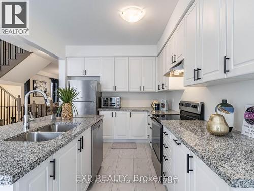 74 Camino Real Drive, Caledon, ON - Indoor Photo Showing Kitchen With Double Sink With Upgraded Kitchen