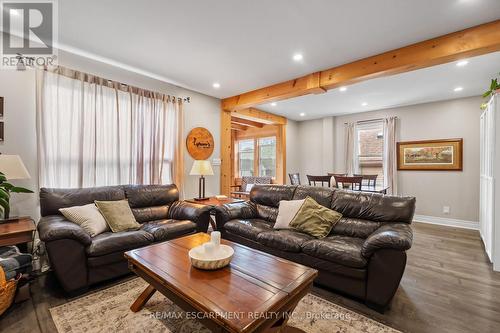 57 Carleton Street N, Thorold, ON - Indoor Photo Showing Living Room