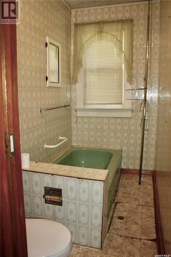 301 Washington Avenue, Hanley, SK - Indoor Photo Showing Bathroom