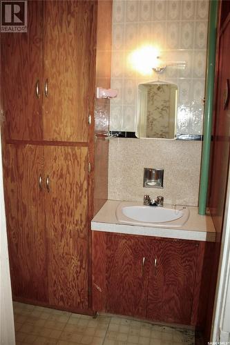 301 Washington Avenue, Hanley, SK - Indoor Photo Showing Bathroom