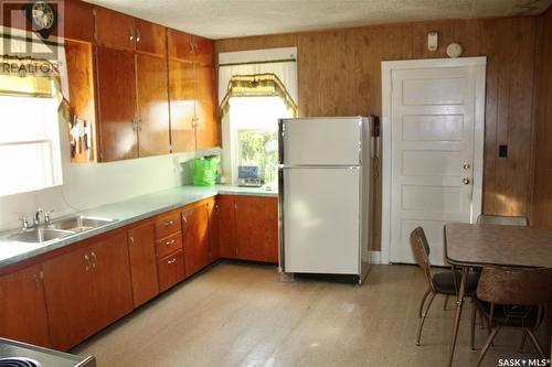 301 Washington Avenue, Hanley, SK - Indoor Photo Showing Kitchen With Double Sink